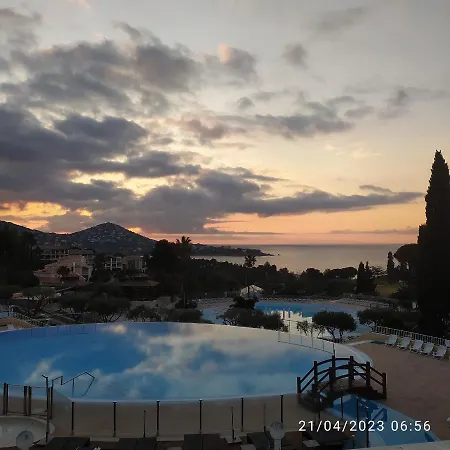 4p Vue Calme Cap Esterel Saint-Raphael (Var)